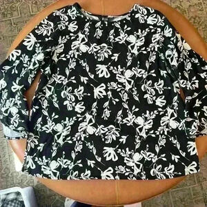 Dillards Slim Factor by Investments Womens SIZE 18 Bell Sleeve Sweater